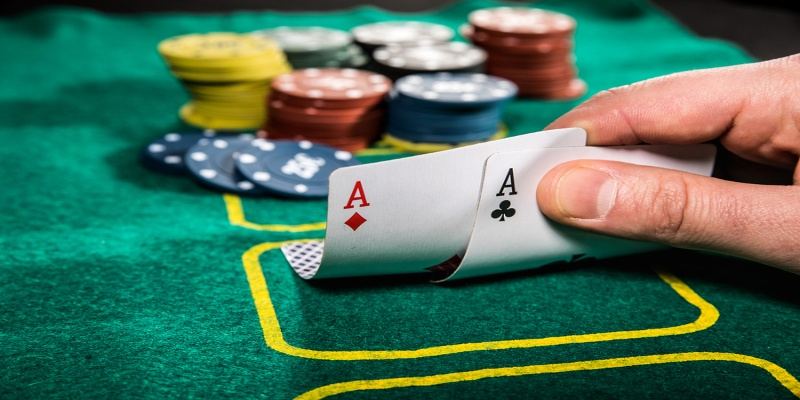 Bàn chơi Poker tại 1XBIT với giao diện crypto